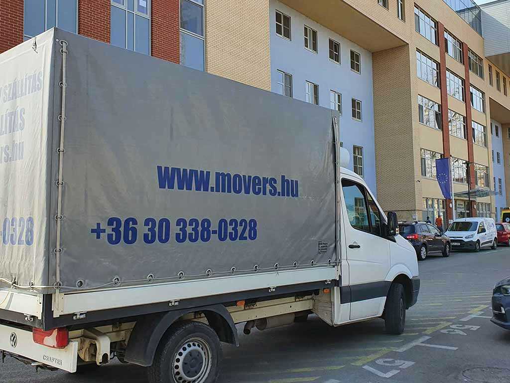 Apartment moving service in Budapest with professional movers and truck